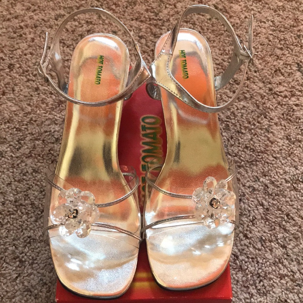 Brand new Hot Tomato shoes size 6